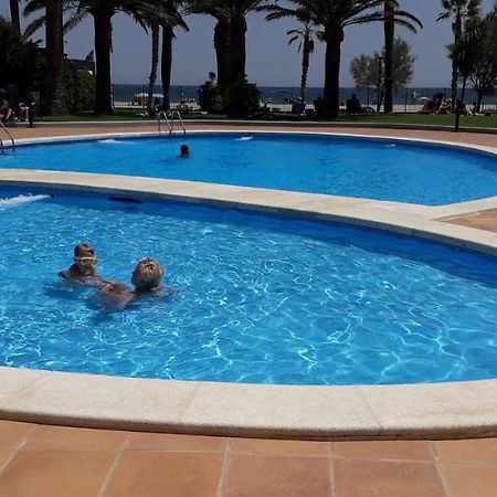 Appartement Premiere Ligne De Mer Avec Piscine Росес Екстериор снимка