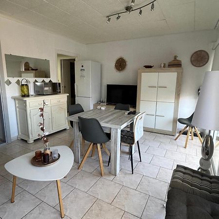 Appartement Premiere Ligne De Mer Avec Piscine Росес Екстериор снимка