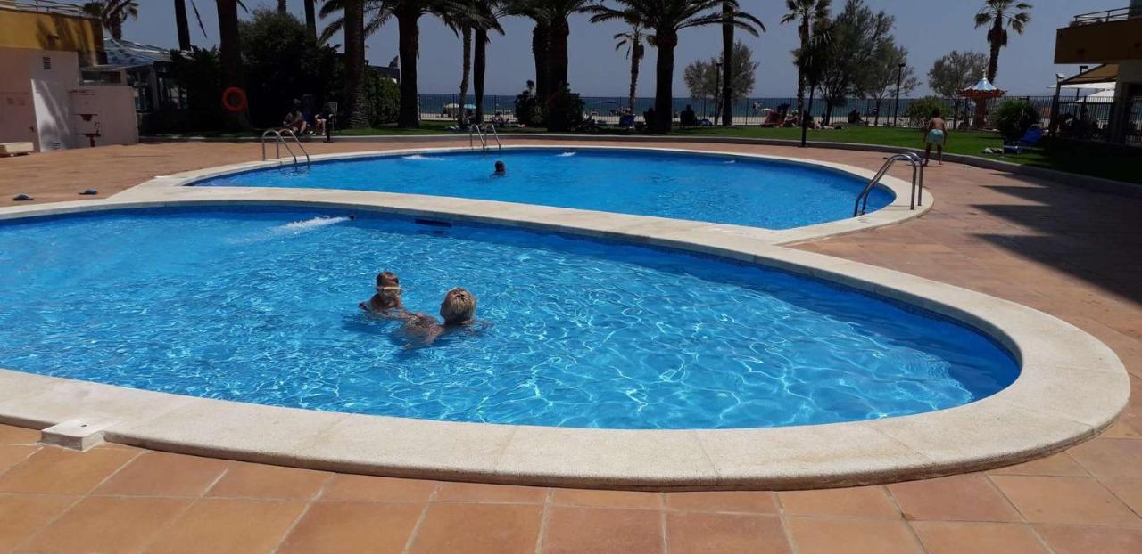 Appartement Premiere Ligne De Mer Avec Piscine Росес Екстериор снимка