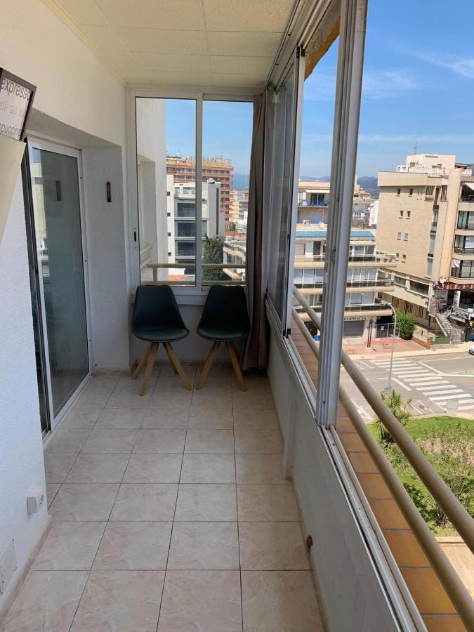Appartement Premiere Ligne De Mer Avec Piscine Росес Екстериор снимка