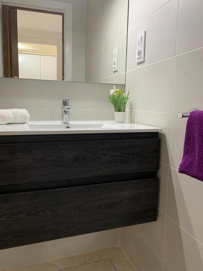 Appartement Premiere Ligne De Mer Avec Piscine Росес Екстериор снимка
