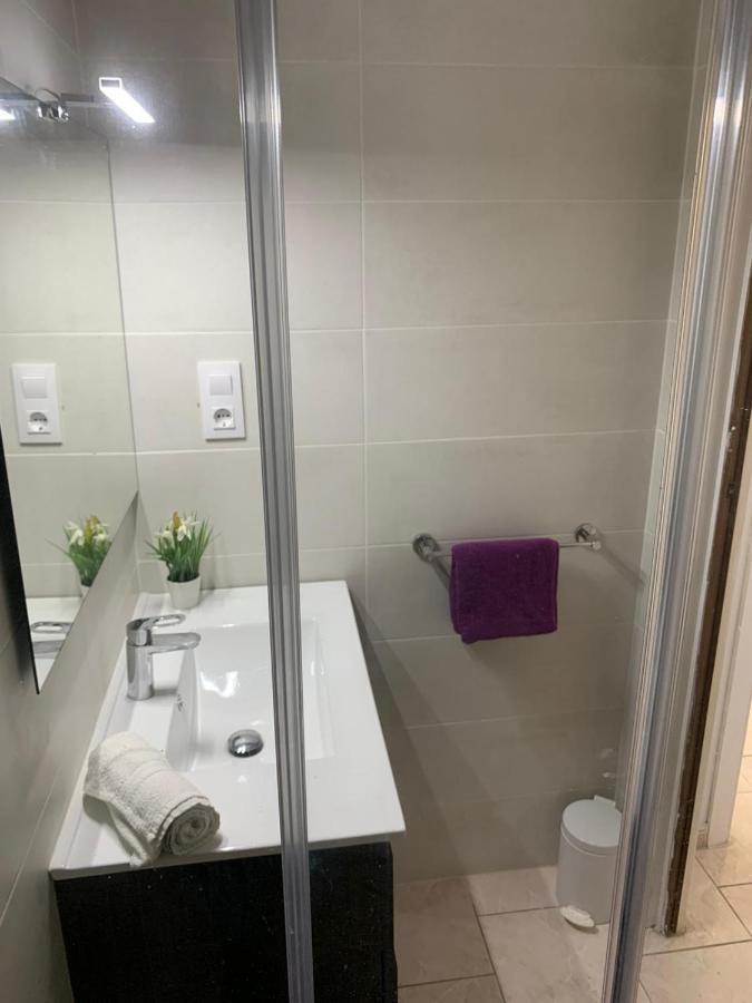 Appartement Premiere Ligne De Mer Avec Piscine Росес Екстериор снимка