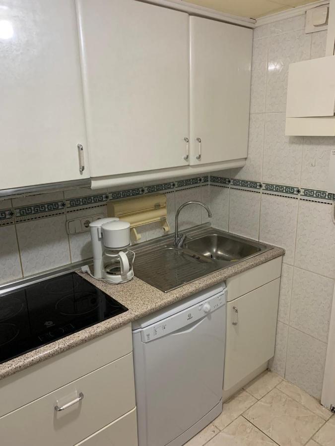 Appartement Premiere Ligne De Mer Avec Piscine Росес Екстериор снимка