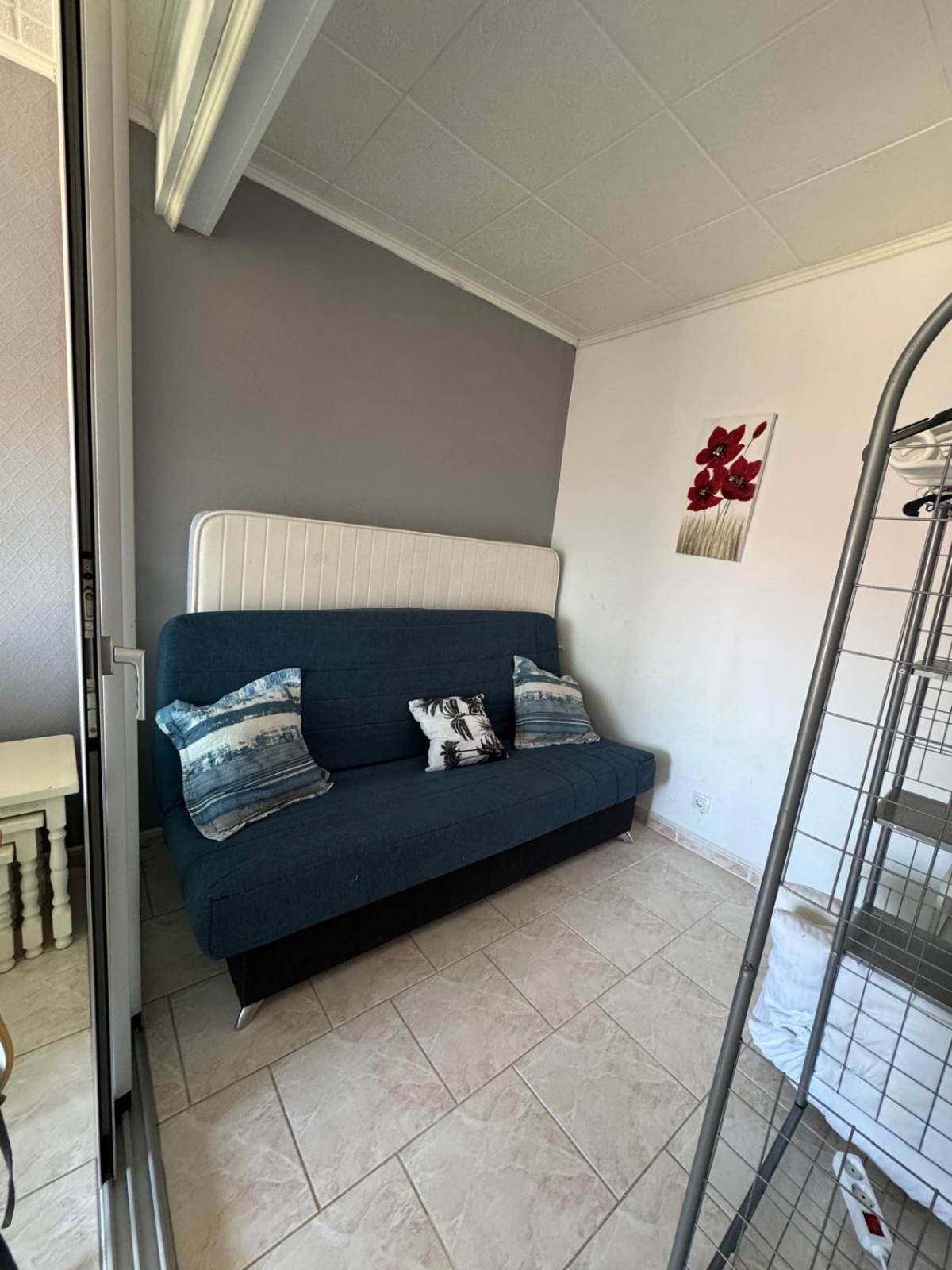 Appartement Premiere Ligne De Mer Avec Piscine Росес Екстериор снимка