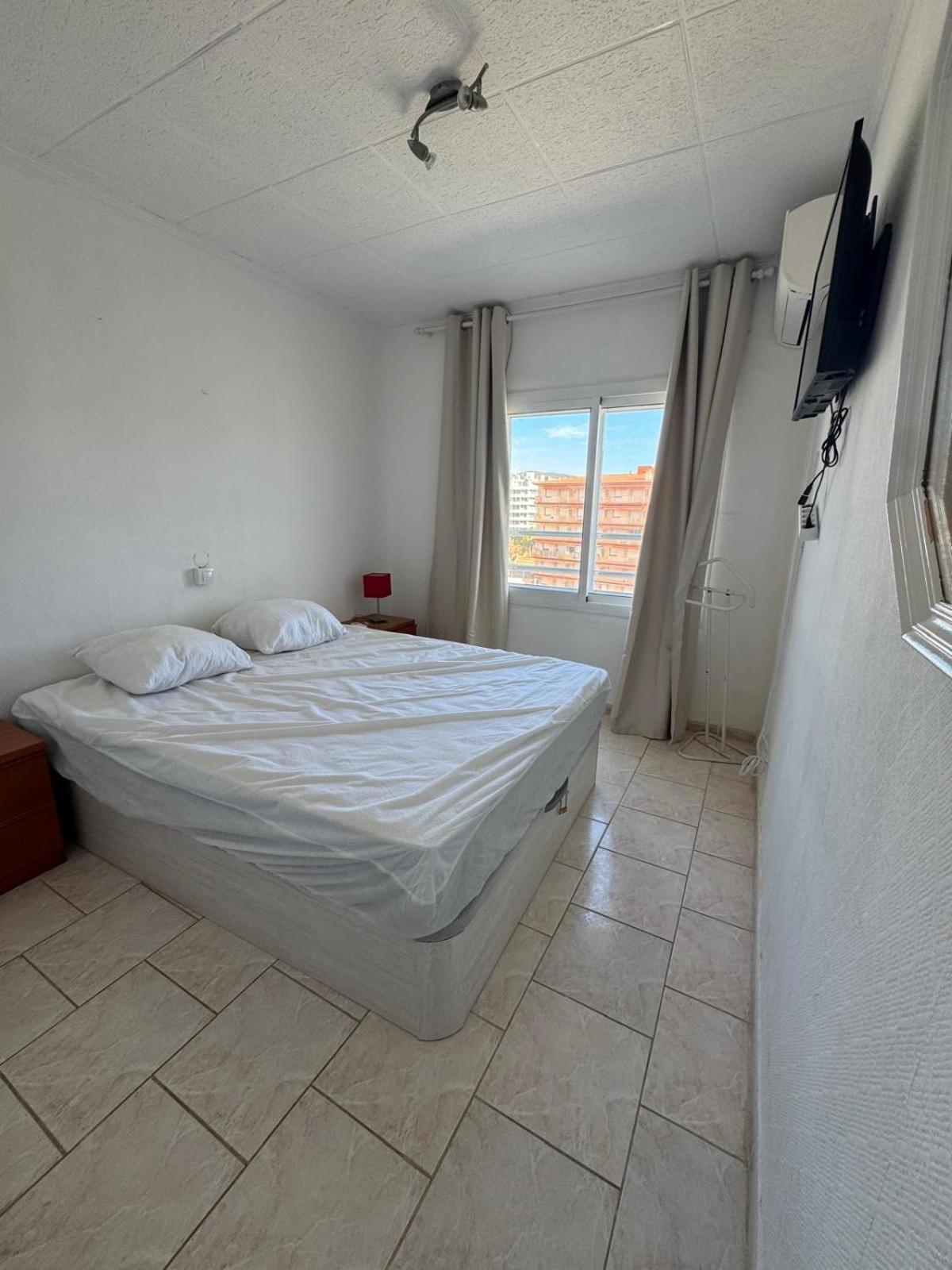 Appartement Premiere Ligne De Mer Avec Piscine Росес Екстериор снимка