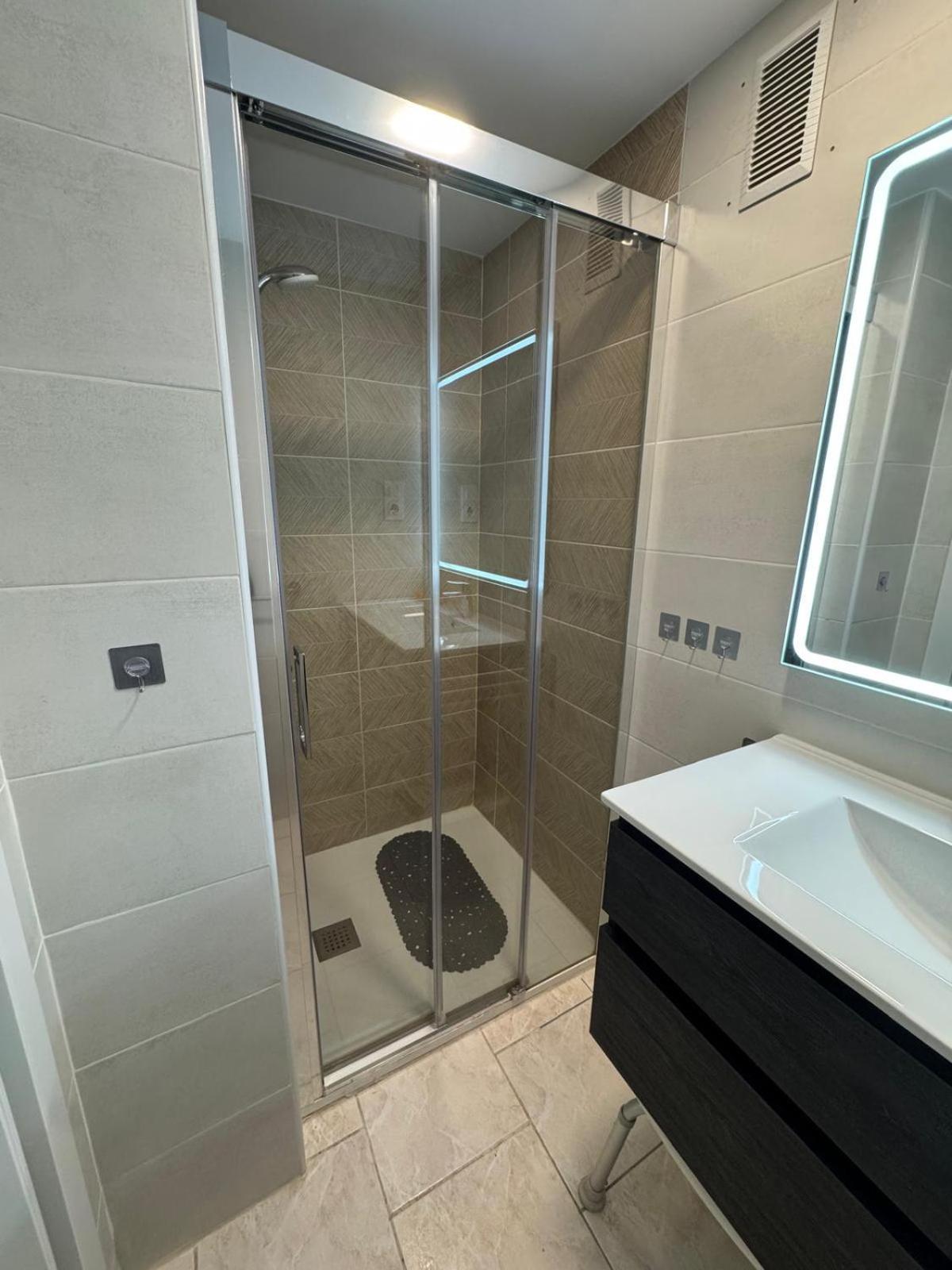 Appartement Premiere Ligne De Mer Avec Piscine Росес Екстериор снимка